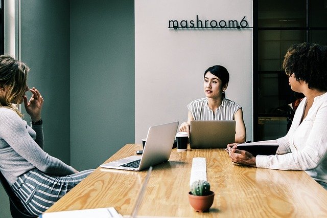 sikap micromanage bisa menjadi penyebab demotivasi pada karyawan