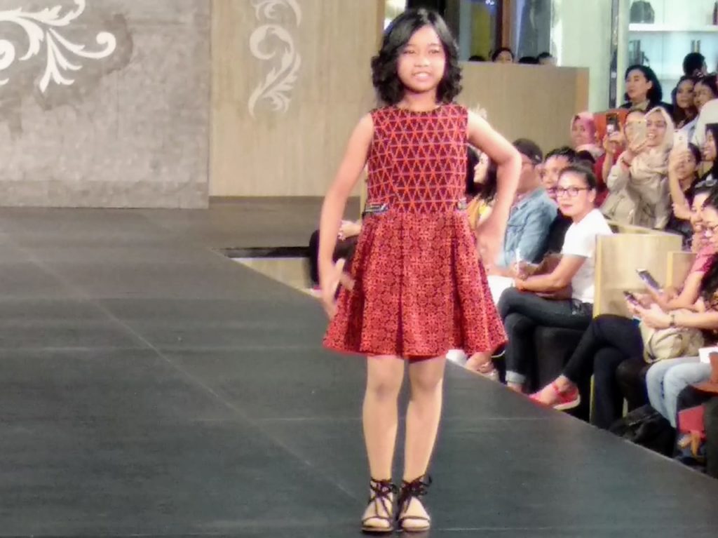 Busana anak Alleira Batik
