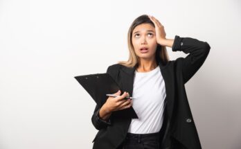 Di situasi ekonomi yang penuh tantangan, perempuan berperan penting dalam menjaga keseimbangan hidup keluarga.