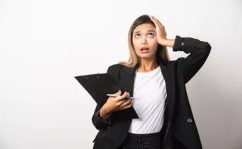 Di situasi ekonomi yang penuh tantangan, perempuan berperan penting dalam menjaga keseimbangan hidup keluarga.