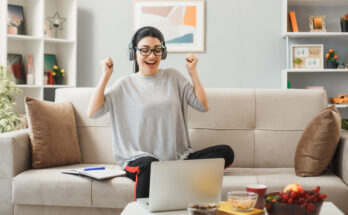 Jika kamu atau orang terdekat baru mengalami PHK, berikut tips untuk menjaga kesehatan mental ketika menghadapi dampak psikologis PHK.