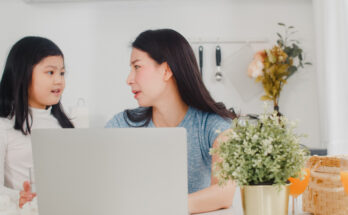 Banyak keterampilan di dunia profesional relevan dan bisa mendukung praktik parenting, untuk menghadirkan pola asuh yang terarah dan sehat.